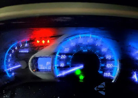 2011 Toyota Sienna Xle z USA, uszkodzony, nr VIN 5TDDK3DC4BS006577